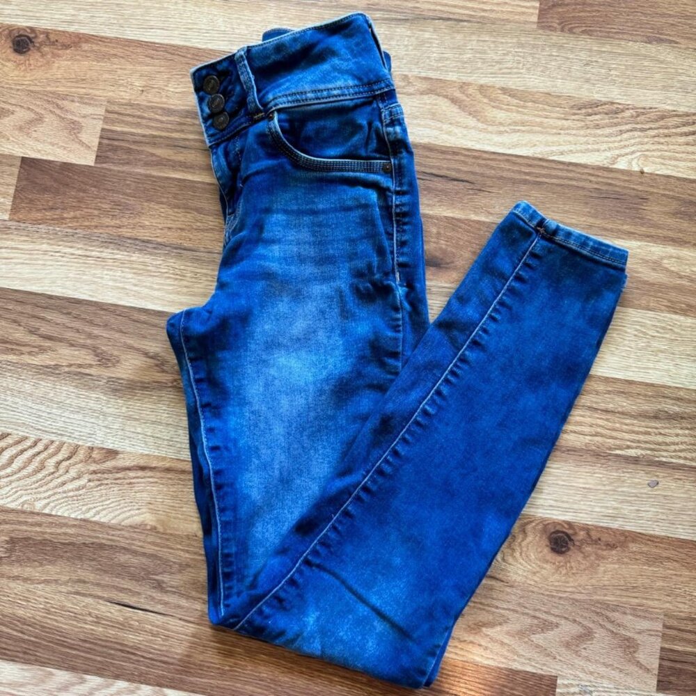 Women's 3 Wallflower The Sassy High Rise Blue Light Wash Knee Jean